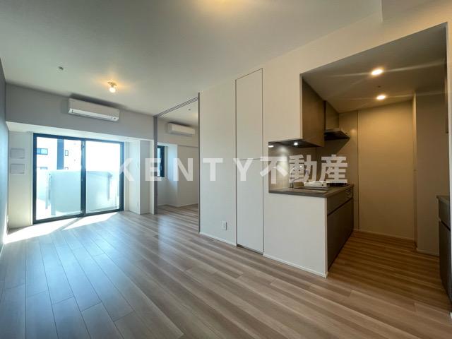 居室・リビング　こちらの居間で趣味の時間をお楽しみください