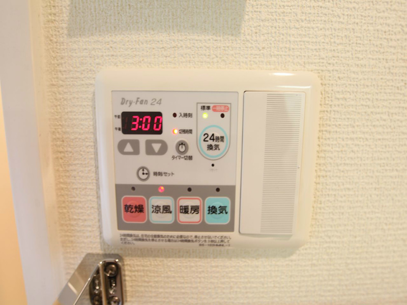 その他設備　浴室暖房乾燥機付き