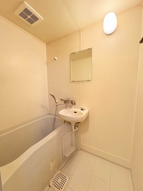 バス・シャワールーム　バストイレ別☆湯船にもゆっくり入れます♪