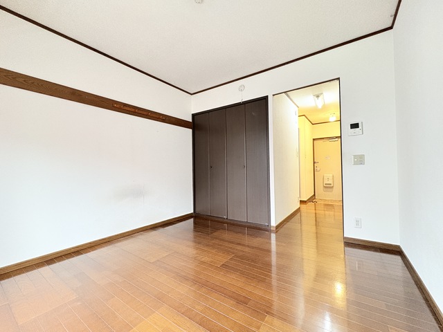 その他部屋・スペース　キッチン横には冷蔵庫置き場スペースがあります♪