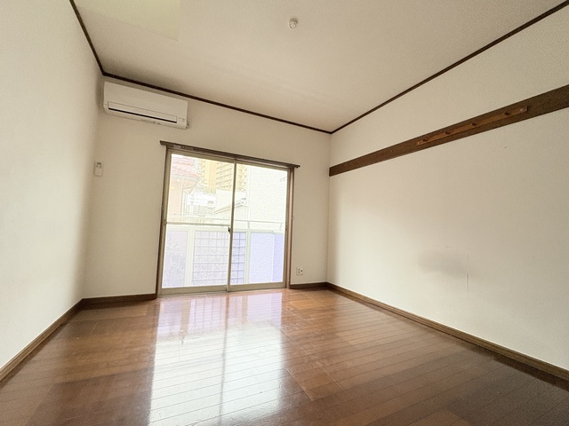 居室・リビング　南東向きの暖かな日差しが入ります♪