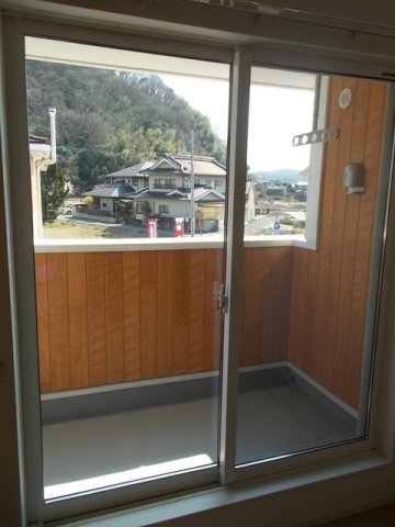 バルコニー　外からの目が気にならないバルコニーで洗濯物が干せます