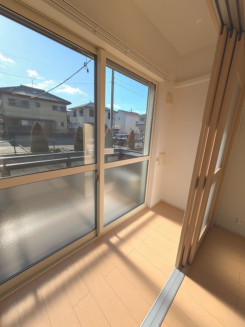 バルコニー　サンルーム付きで雨の日でも洗濯物が干せて便利♪