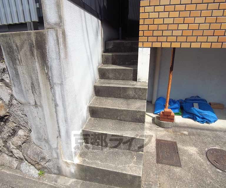 その他共有部分　建物に入る近道です