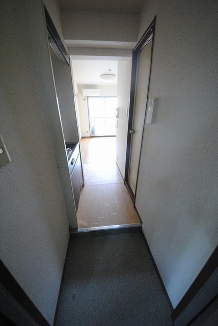 玄関　写真は１０７号室