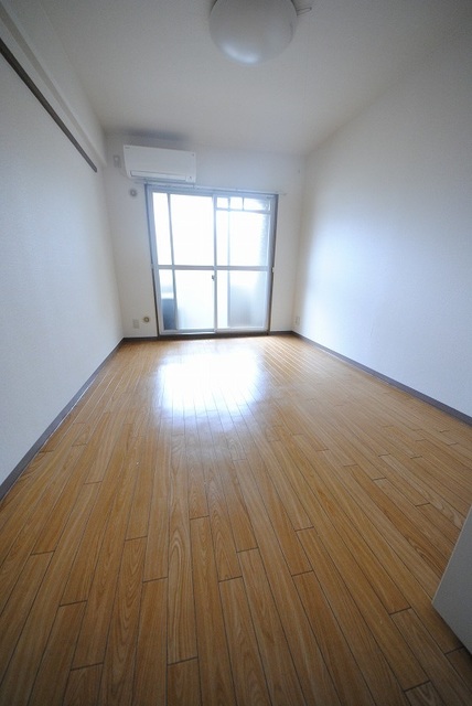 居室・リビング　写真は１０７号室