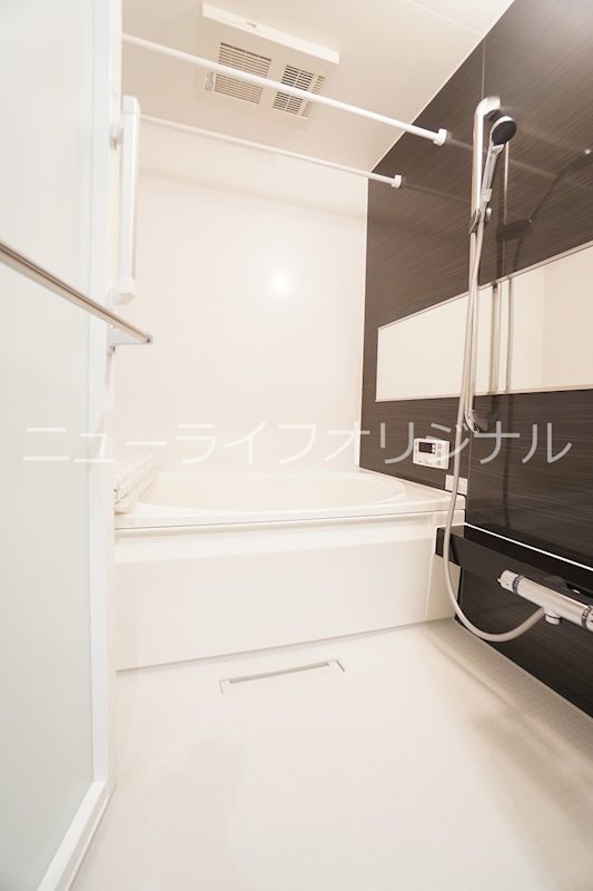 バス・シャワールーム　追い焚き機能付きで経済的、いつでも温かな入浴が可能です。