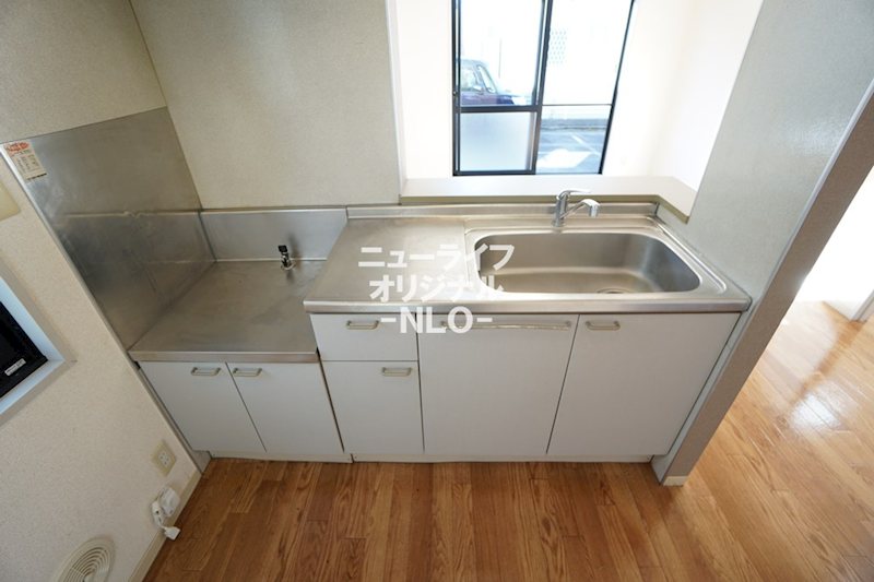 キッチン　コンロはガス種別・サイズを確認した上でご用意下さい。