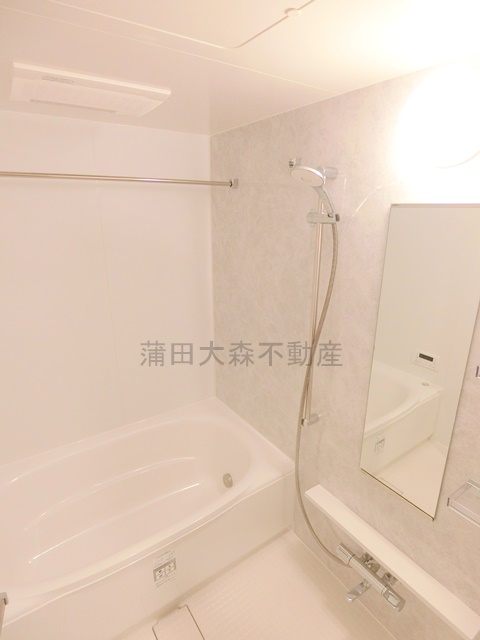 バス・シャワールーム　追焚と浴室乾燥機付きのバスルーム　お風呂