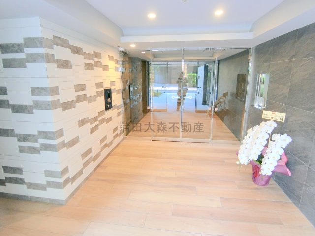 エントランス　防犯カメラTVモニター付きオートロック宅配BOXメールBOX