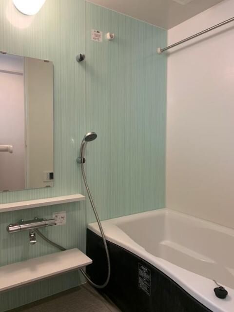 バス・シャワールーム　コンパクトで使いやすいお風呂です