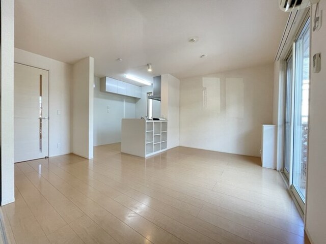 居室・リビング　リビング　１２．１帖