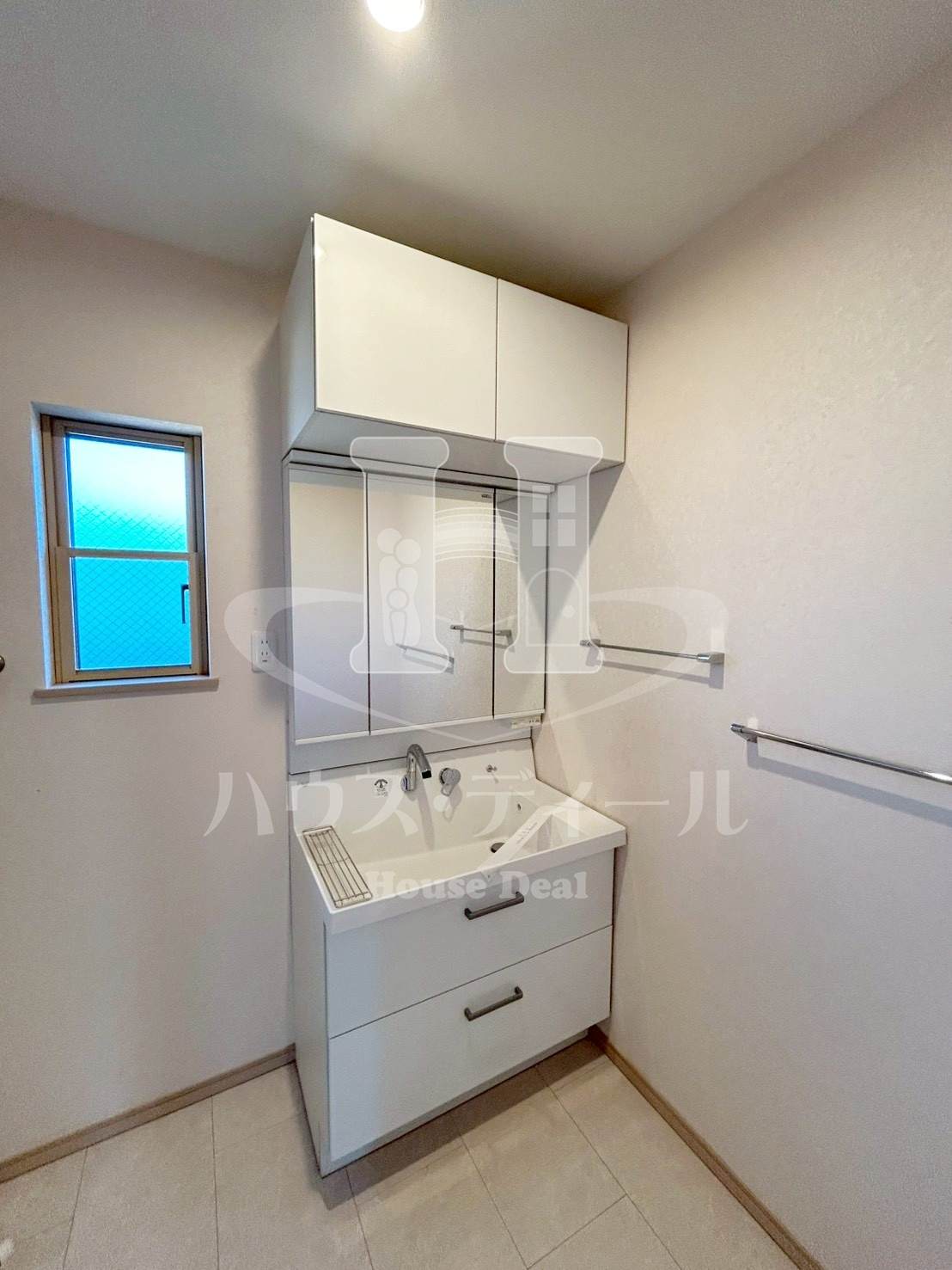 洗面設備　独立洗面化粧台付き