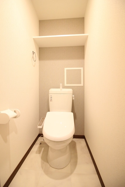 トイレ　温水洗浄便座付き