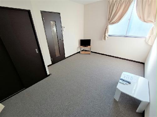 居室・リビング　家電・家具付きのお部屋です。