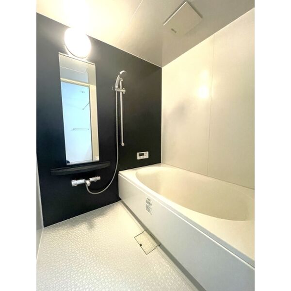 バス・シャワールーム　追い焚き機能付きのお風呂です♪