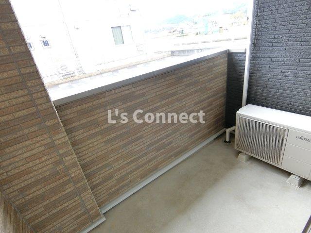 バルコニー　晴れた日には洗濯物もたくさん干せます。