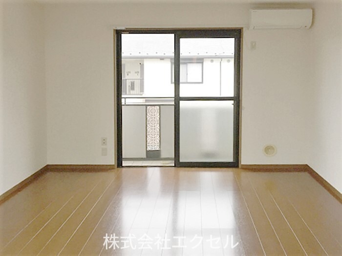 居室・リビング　エアコン付きです。