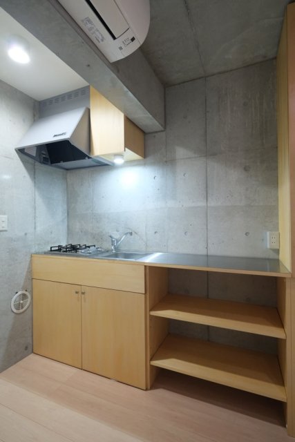 収納　キッチン下・横収納スペースがございます