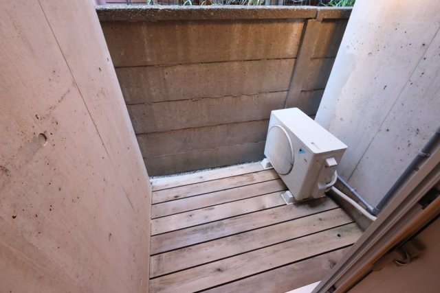 バルコニー　ウッドデッキ