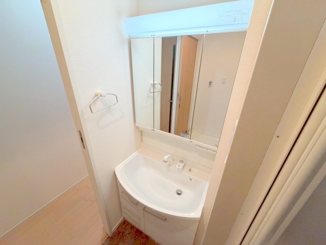 収納　★壁一面の広々収納＆クローゼットです★