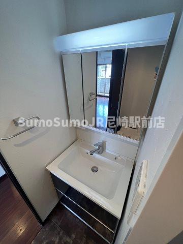 洗面設備　使いやすい独立洗面台です