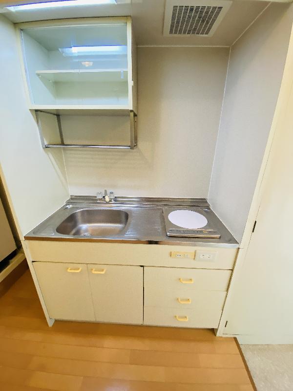 キッチン　コンパクトなキッチンで掃除もラクラク