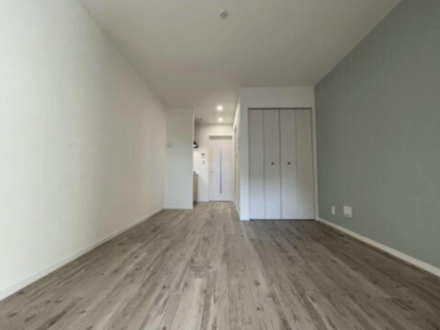 バルコニー　洋室