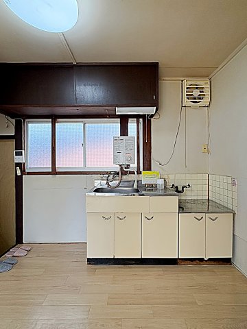 キッチン　同間取り別部屋画像です