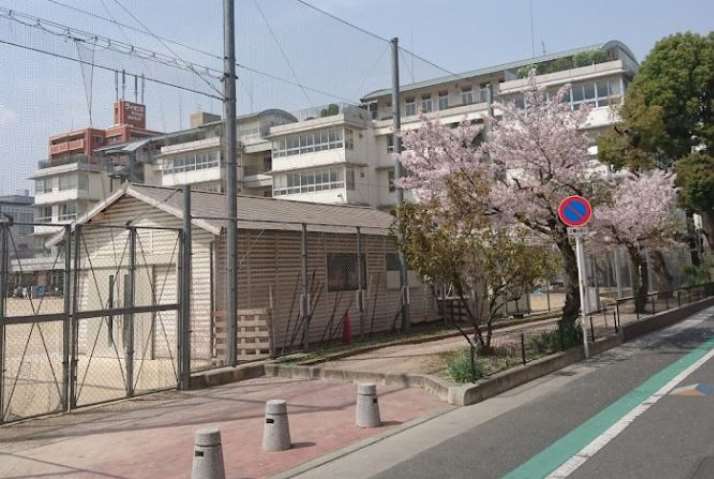 中学校　中央中学校（中学校）まで400m