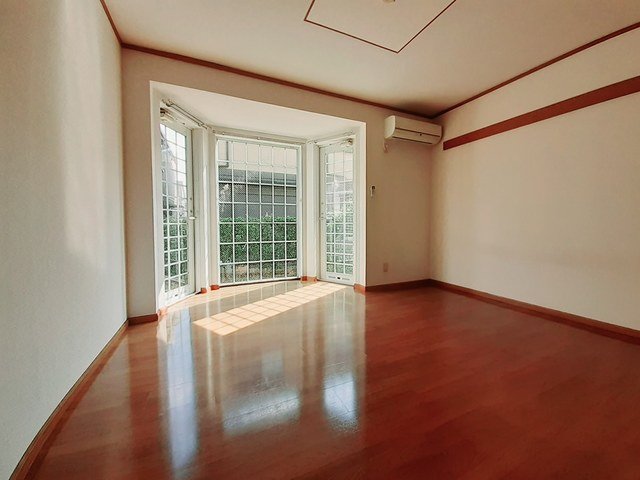 居室・リビング　こちらのリビングで趣味の時間をお楽しみください