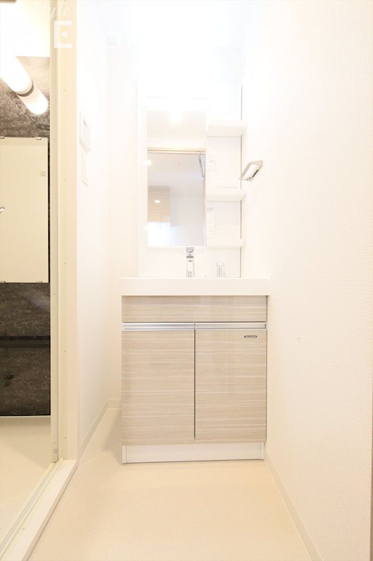 洗面設備　同仕様内装