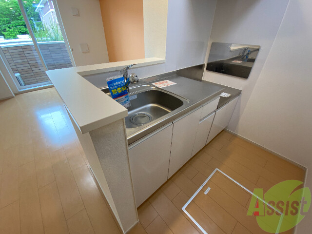 キッチン　カウンターキッチンで調理スペースもしっかりあります