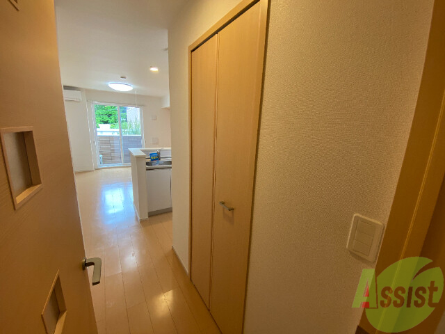 収納　居室の入口付近にウォークインクローゼットがあります