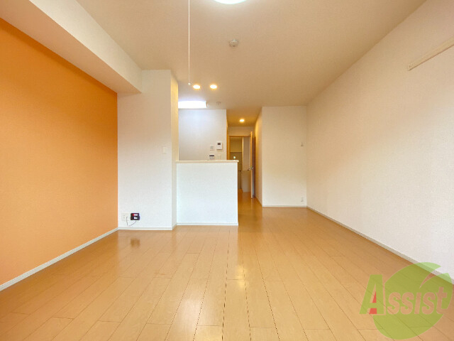 その他部屋・スペース　フローリングのお部屋なのでベッドを置いたら寝室の完成ですね