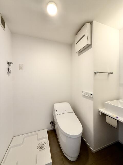 トイレ　タンクレスでおしゃれなトイレ