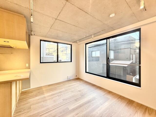 居室・リビング　２面採光で明るいお部屋