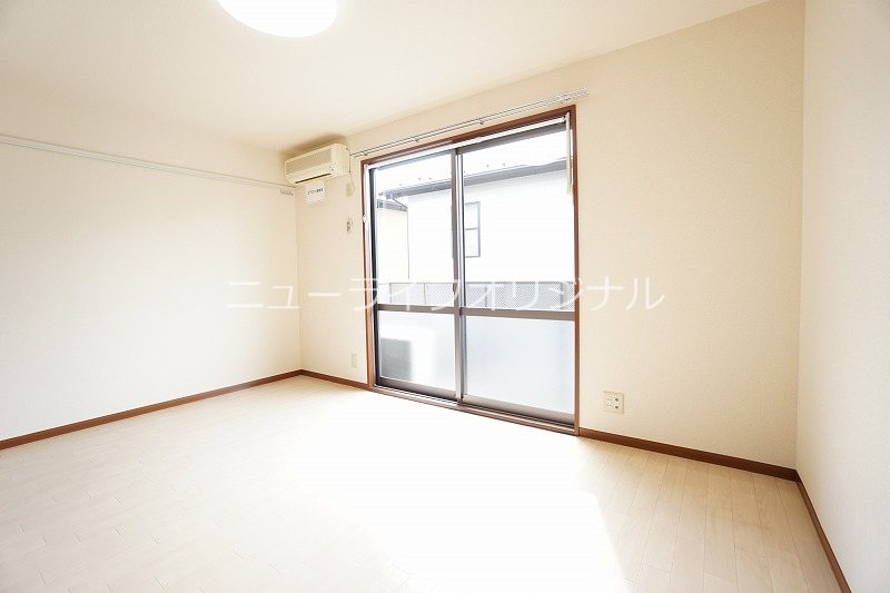 居室・リビング　夏・冬の快適生活を支えるエアコン付き☆