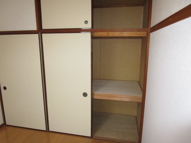 収納　洋室東側6帖収納
