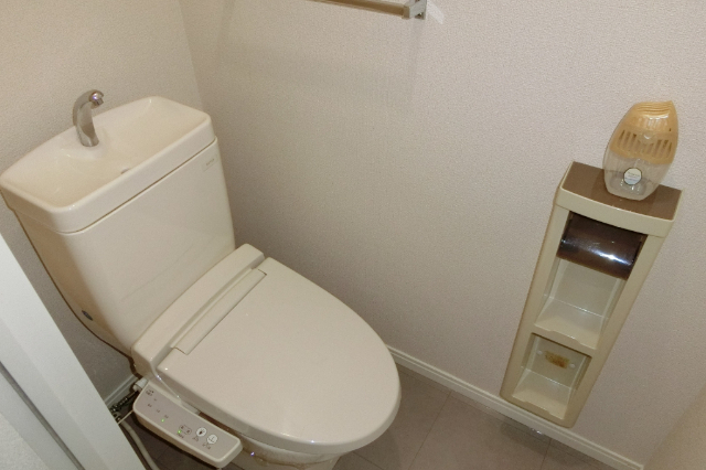 トイレ　温水洗浄便座付きです。