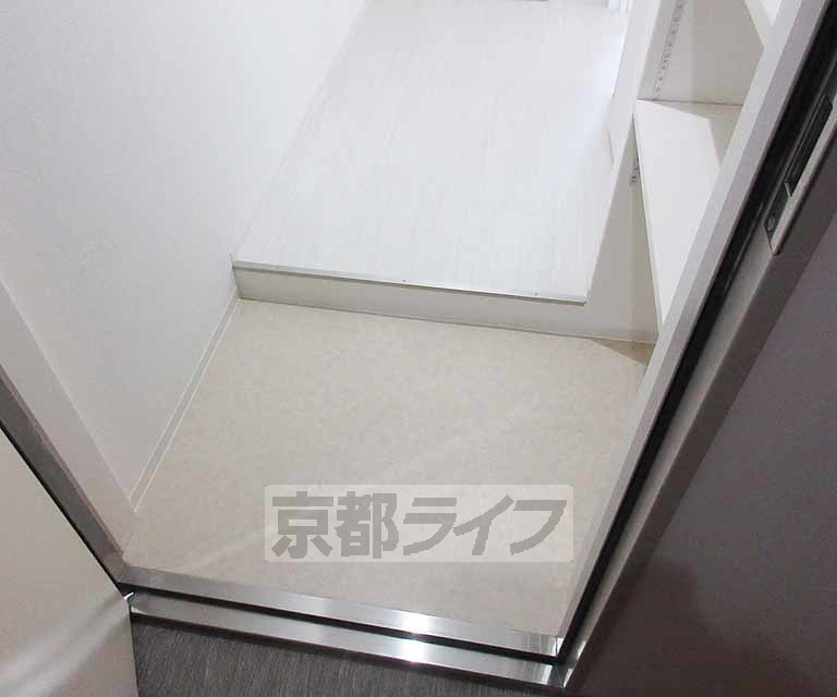 玄関　簡素な玄関です