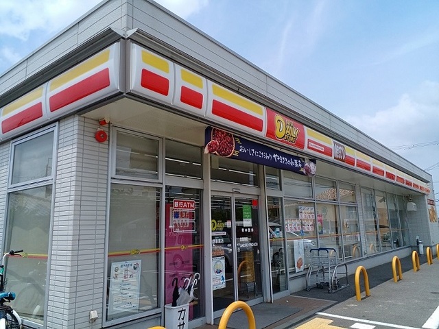 コンビニ　デイリーヤマザキ様（コンビニ）まで450m