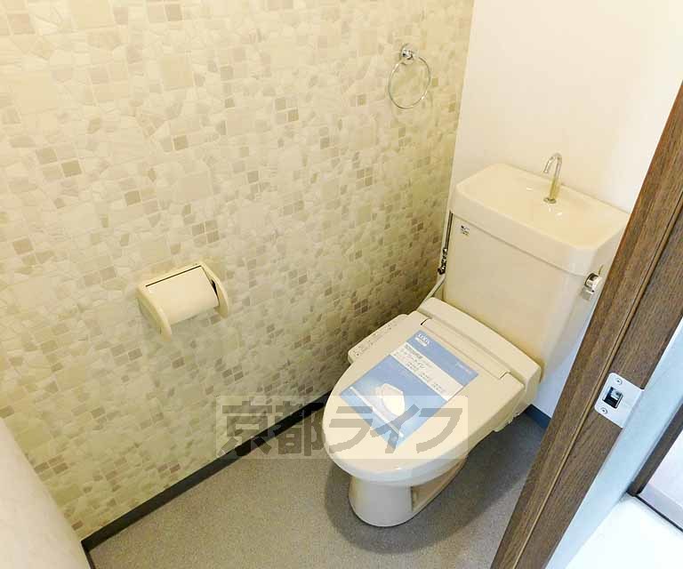 トイレ　壁紙がオシャレです！