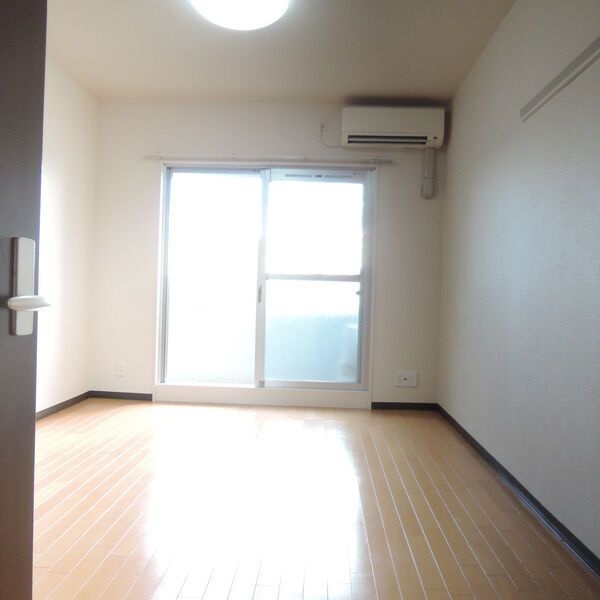 居室・リビング　明るい綺麗なお部屋♪