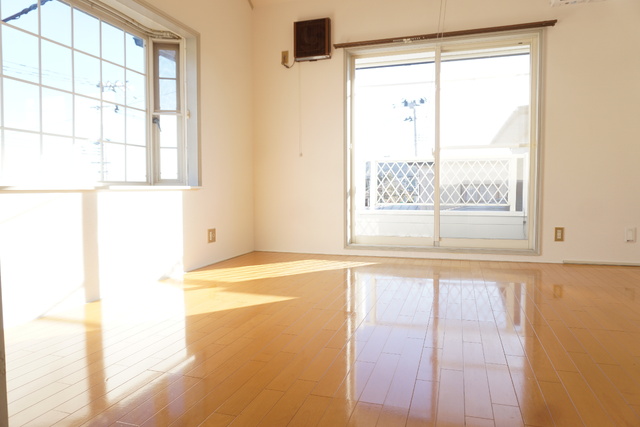 その他部屋・スペース　◆洋室８帖。２面採光なので明るいです◆