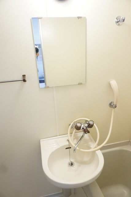 洗面設備　◆浴室に洗面ボウルと鏡があります◆