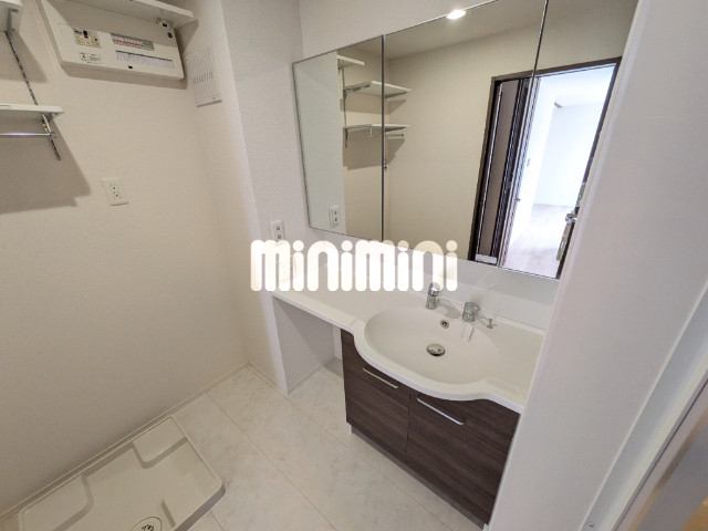 洗面設備　隣のＷ棟流用写真です。