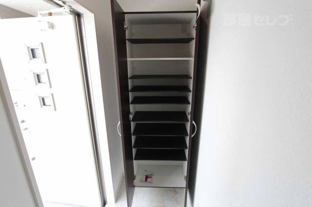 玄関　※１０１号室内装写真参照