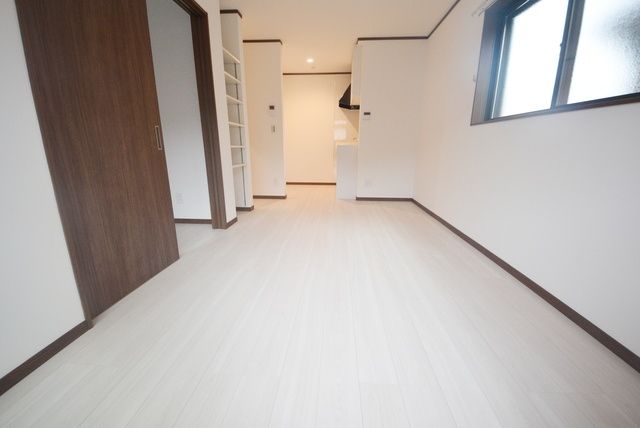 居室・リビング　★二面採光の明るいリビングです★