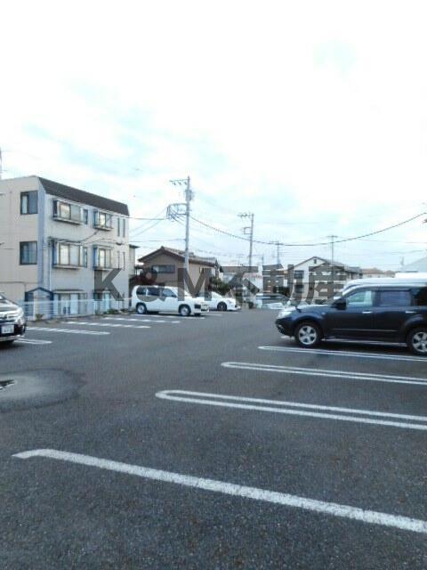 駐車場　駐車場に車を止められます